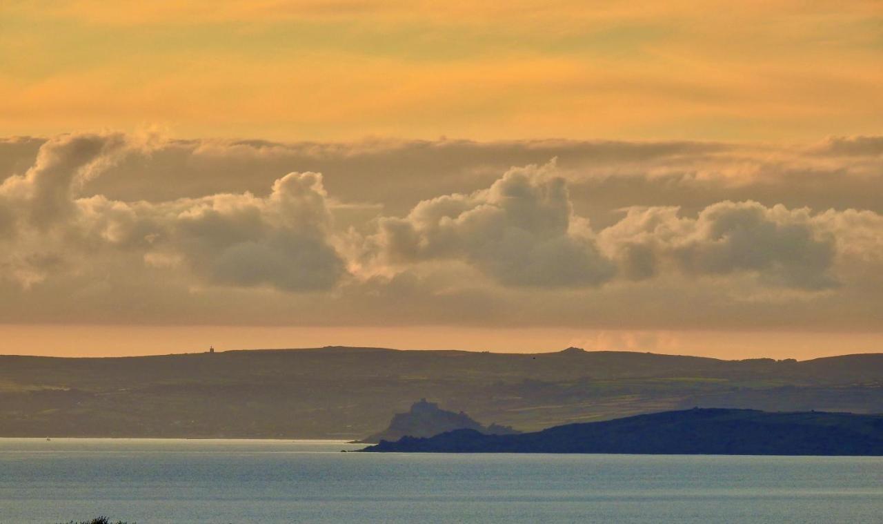 The Mounts Bay Inn Mullion Extérieur photo