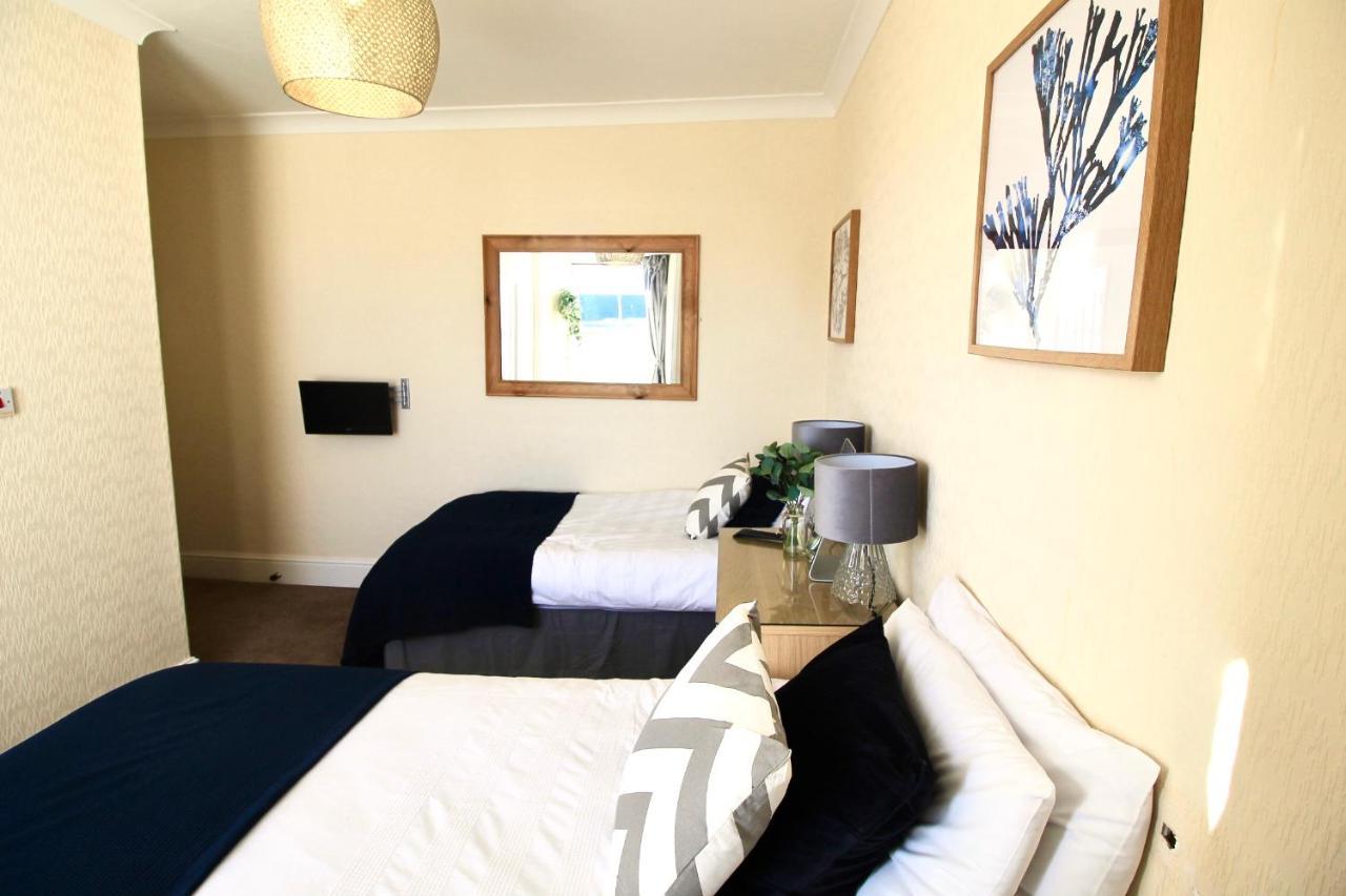 The Mounts Bay Inn Mullion Extérieur photo