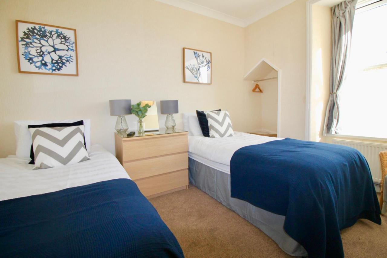 The Mounts Bay Inn Mullion Extérieur photo