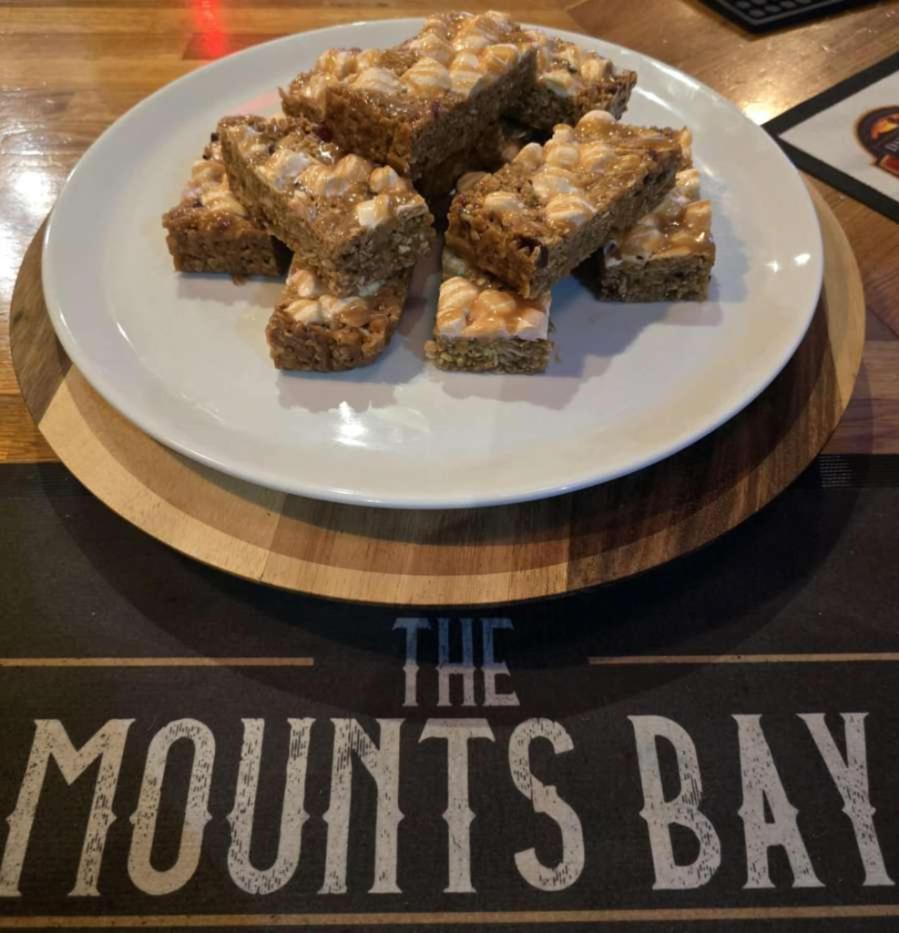 The Mounts Bay Inn Mullion Extérieur photo