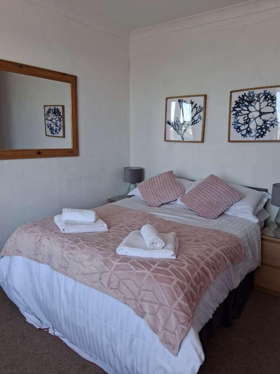 The Mounts Bay Inn Mullion Extérieur photo