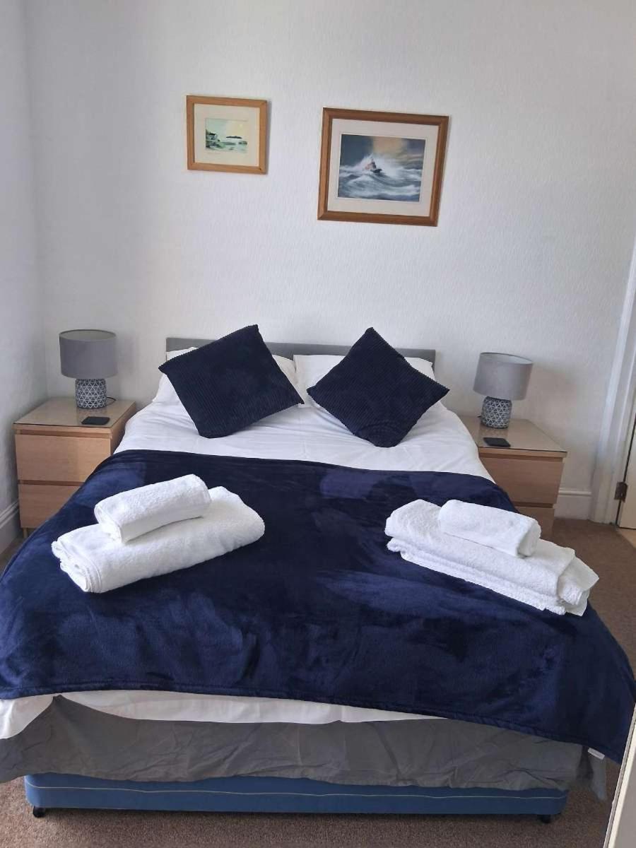 The Mounts Bay Inn Mullion Extérieur photo